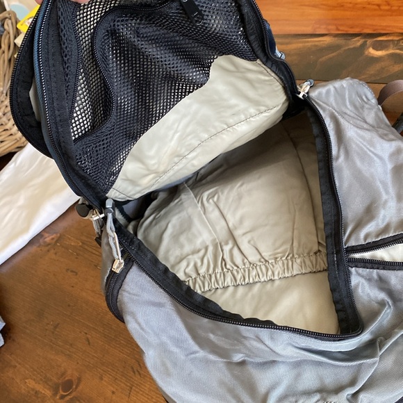 REI Backpack - Picture 4 of 9